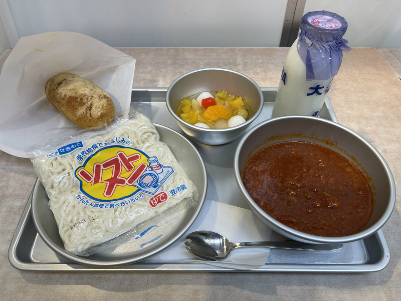 池袋東武で「昭和レトロな世界展」が開催。懐かしの学校給食を食べてき