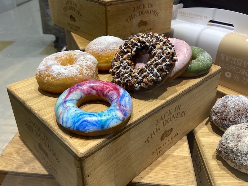 池袋・サンシャインシティアルタにオープンしたドーナツ店「JACK IN