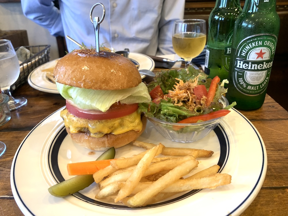 西巣鴨にある映画の舞台みたいな本格ハンバーガー屋「AMBER PLACE」に